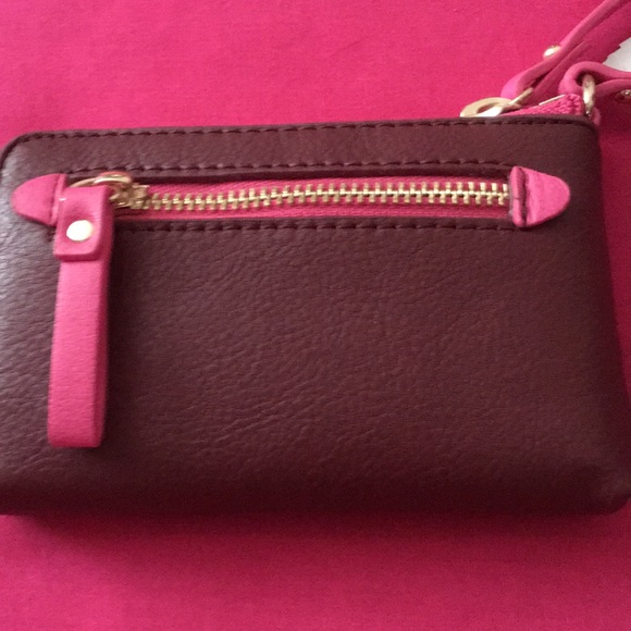 Small zip side wristlet. - Picture 2 of 5